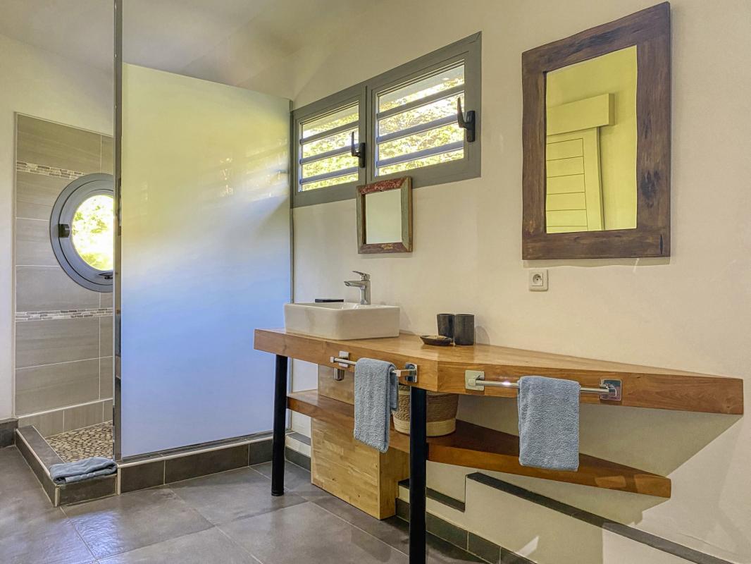 21.Location Villa piscine vue mer Deshaies Guadeloupe_Sdd.